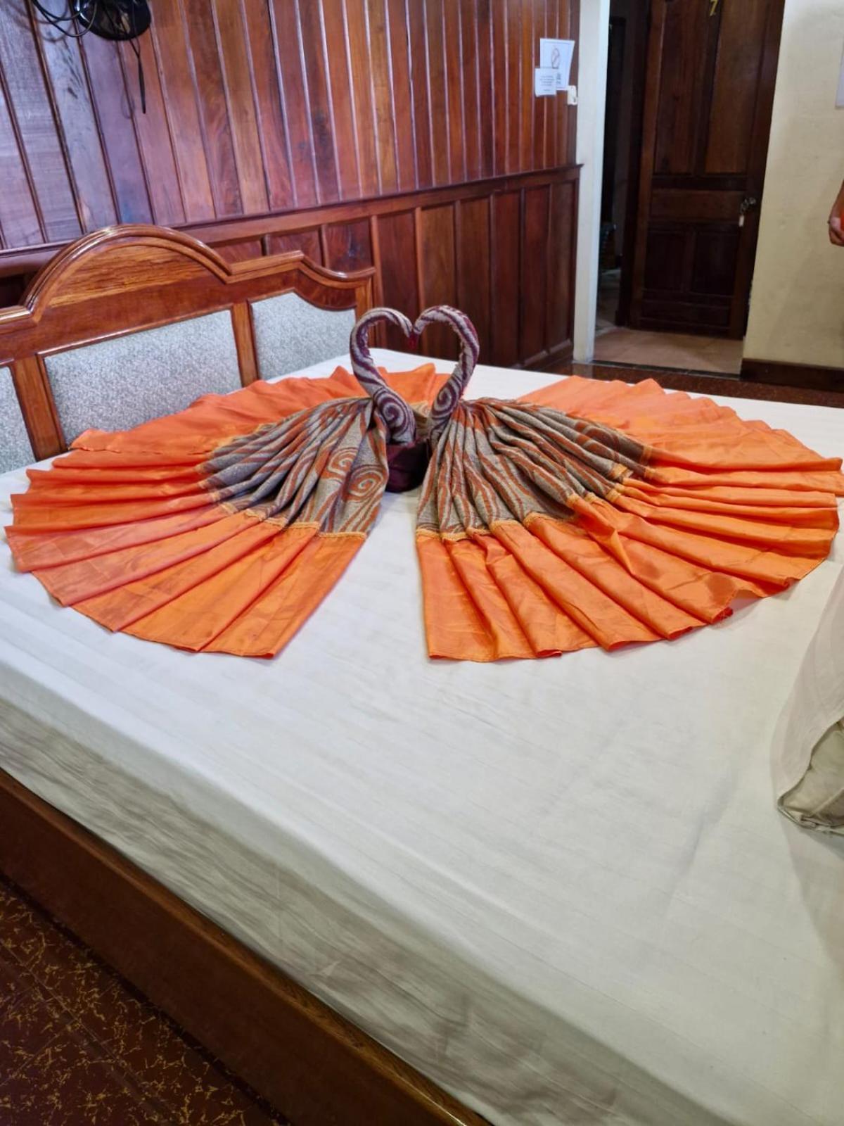 Sakura Wood House Hotel Luang Prabang Bagian luar foto