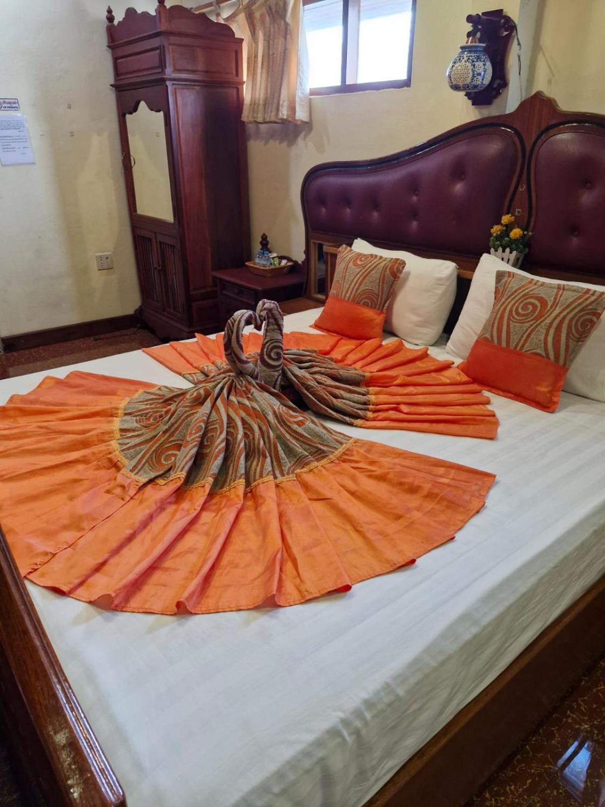 Sakura Wood House Hotel Luang Prabang Bagian luar foto