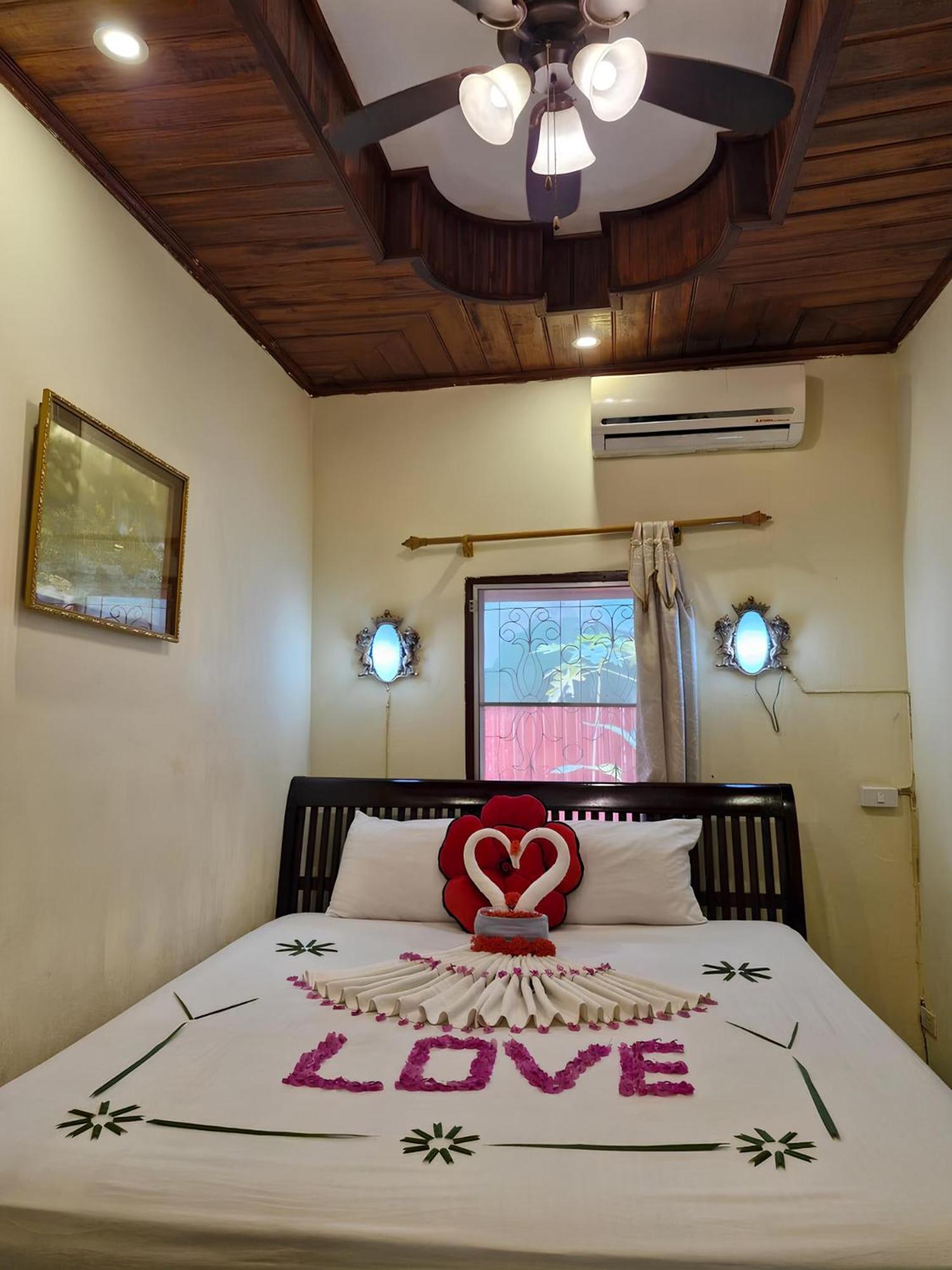 Sakura Wood House Hotel Luang Prabang Bagian luar foto