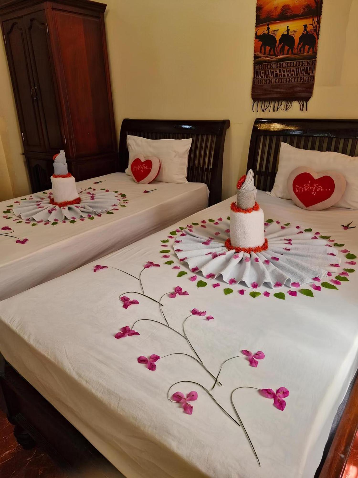 Sakura Wood House Hotel Luang Prabang Bagian luar foto