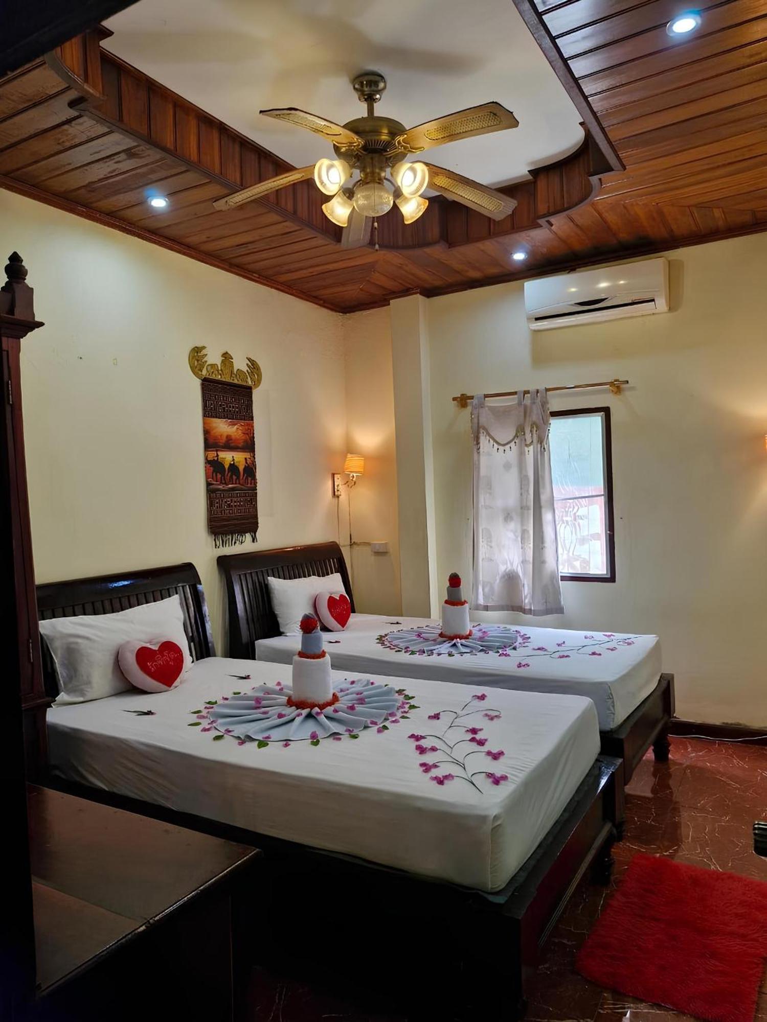 Sakura Wood House Hotel Luang Prabang Bagian luar foto