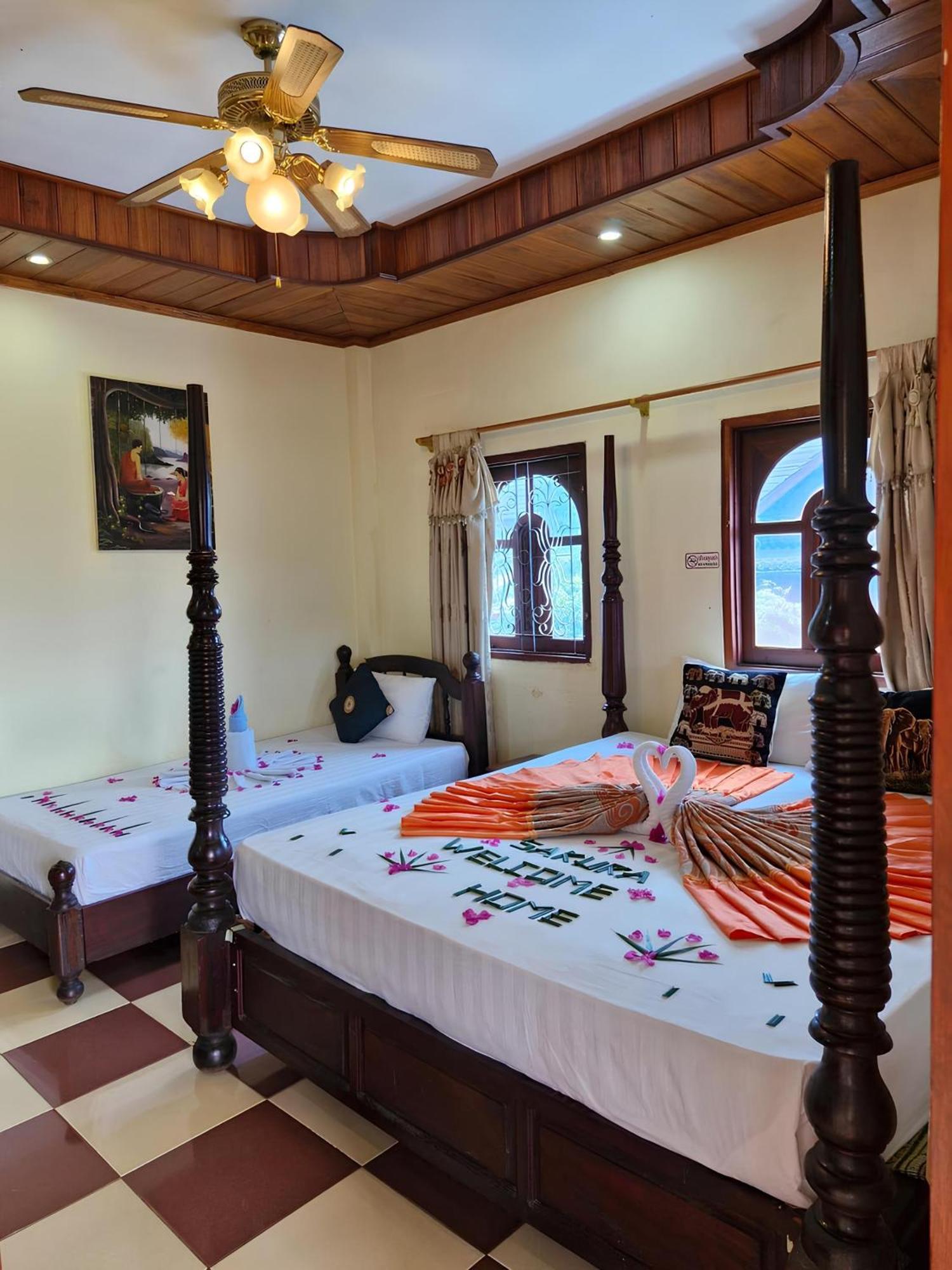 Sakura Wood House Hotel Luang Prabang Bagian luar foto