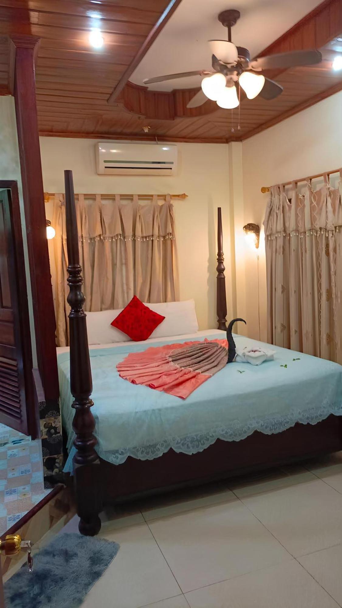 Sakura Wood House Hotel Luang Prabang Bagian luar foto