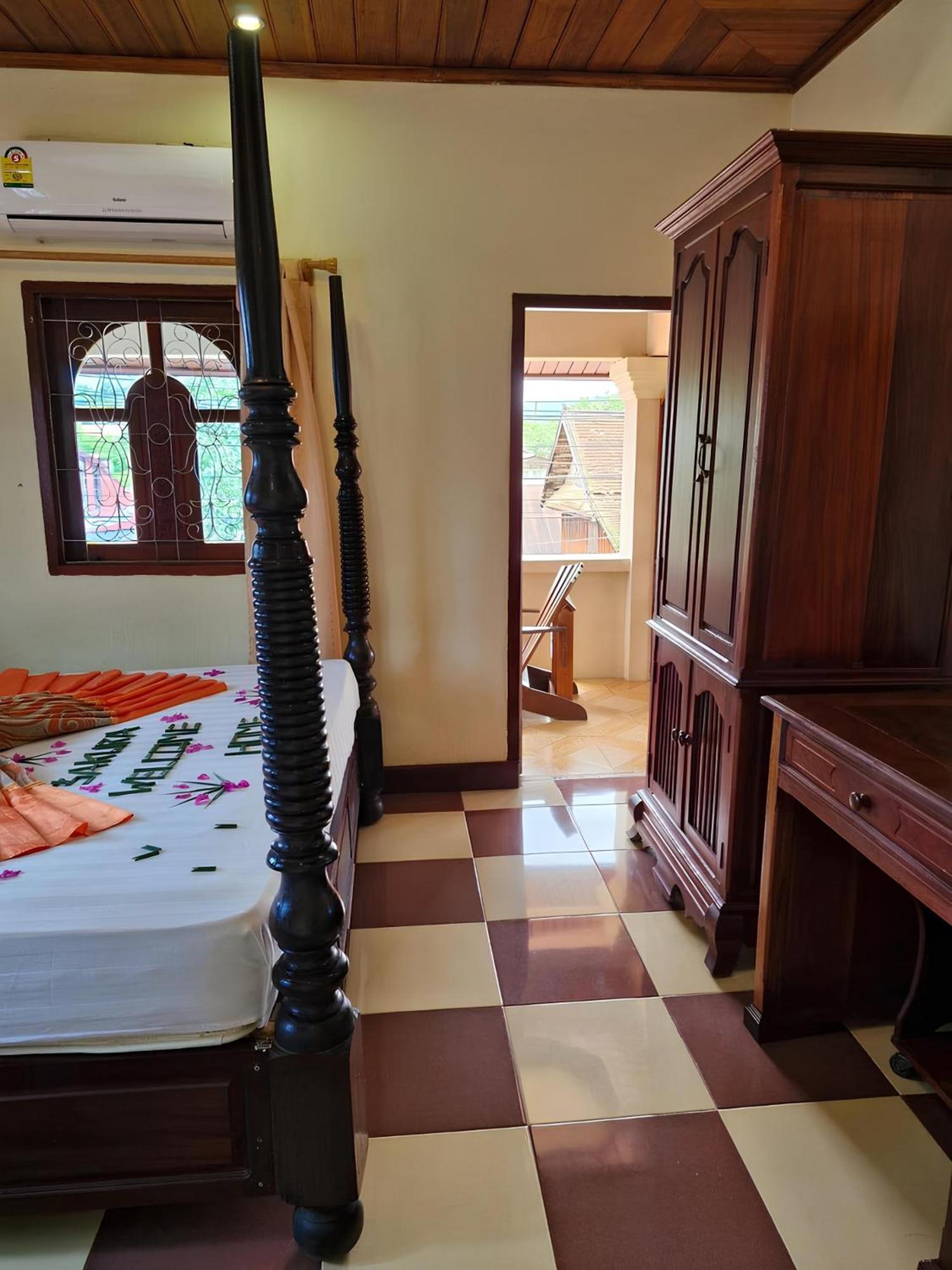 Sakura Wood House Hotel Luang Prabang Bagian luar foto