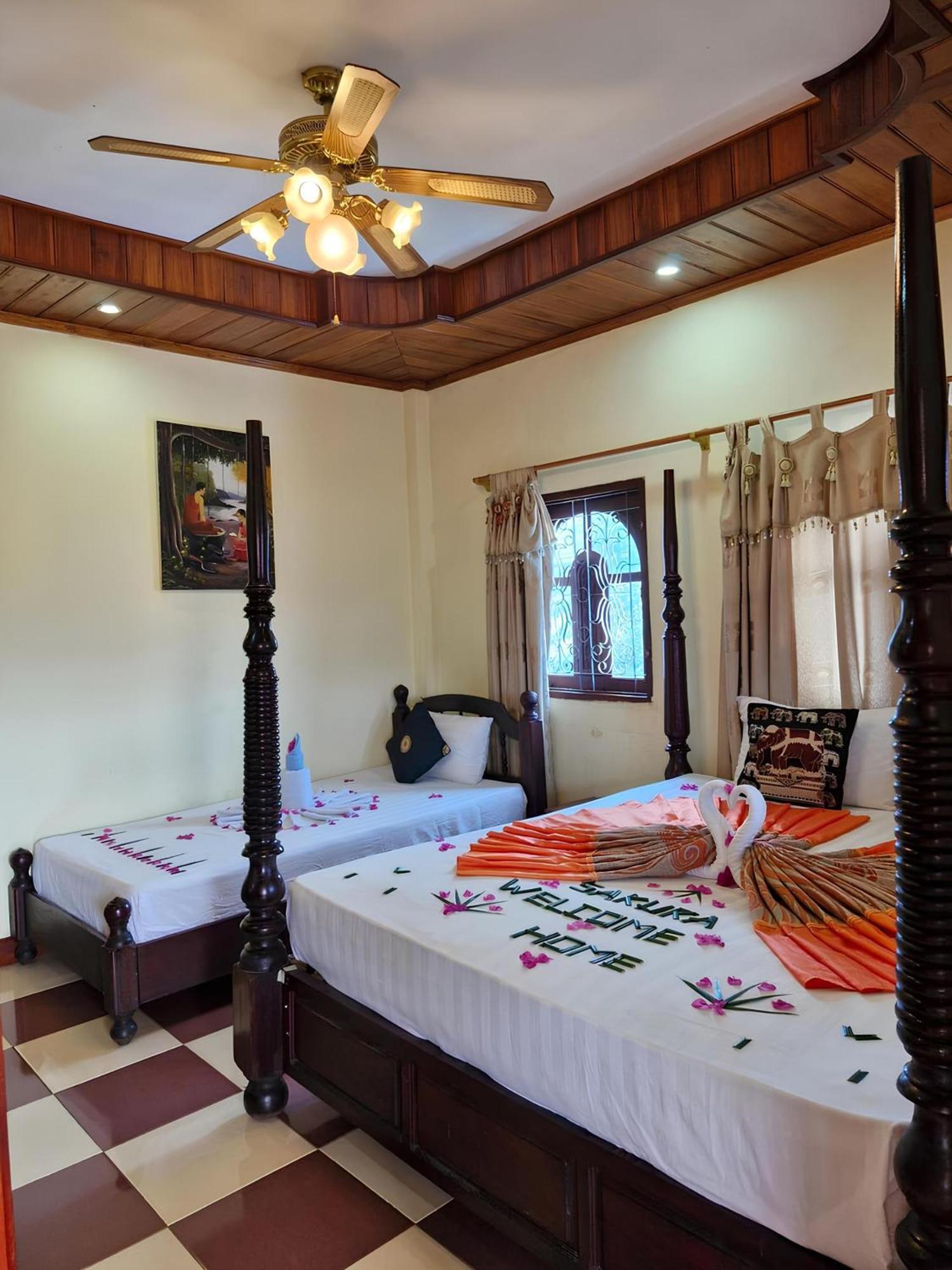 Sakura Wood House Hotel Luang Prabang Bagian luar foto