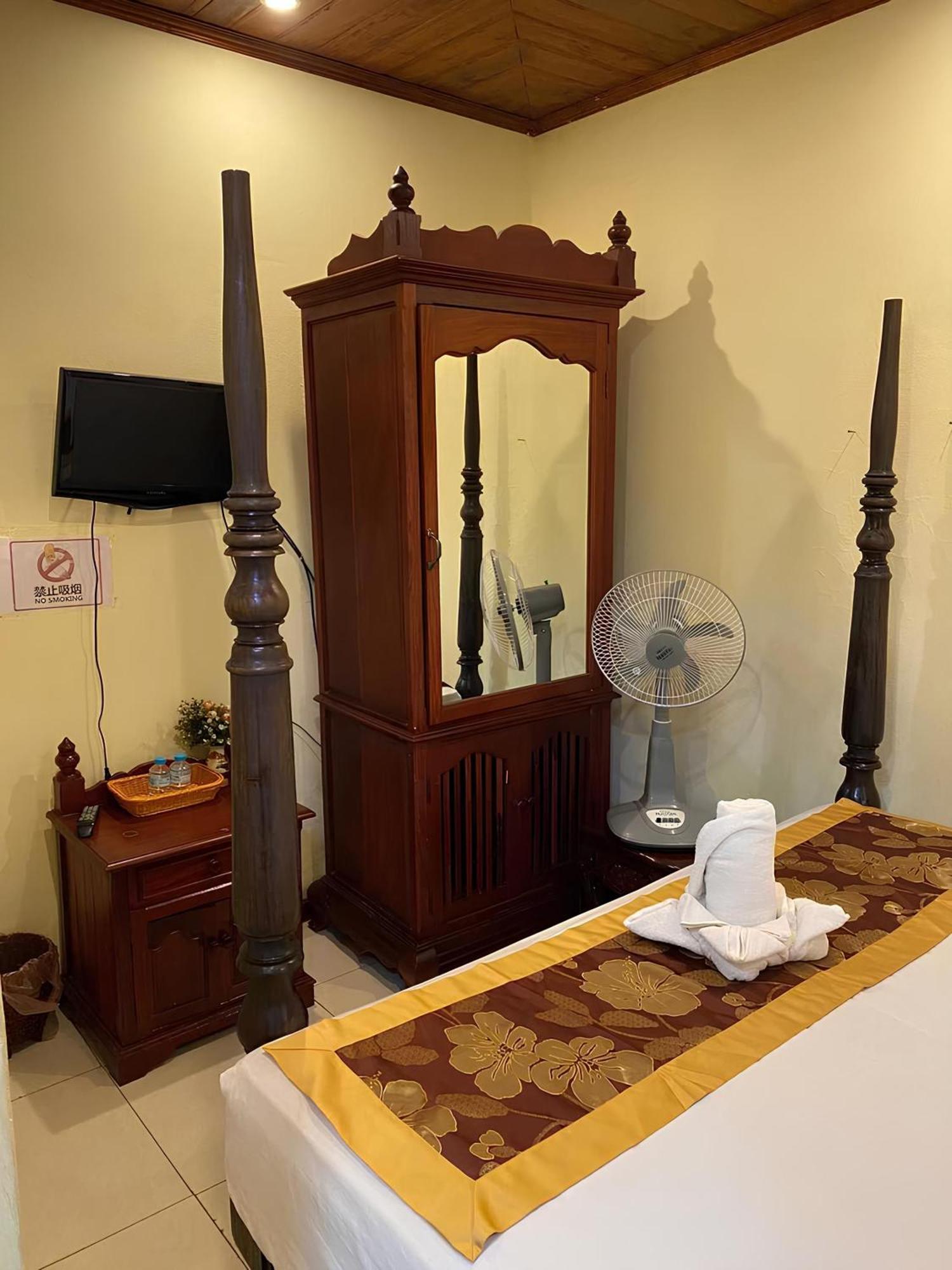 Sakura Wood House Hotel Luang Prabang Bagian luar foto