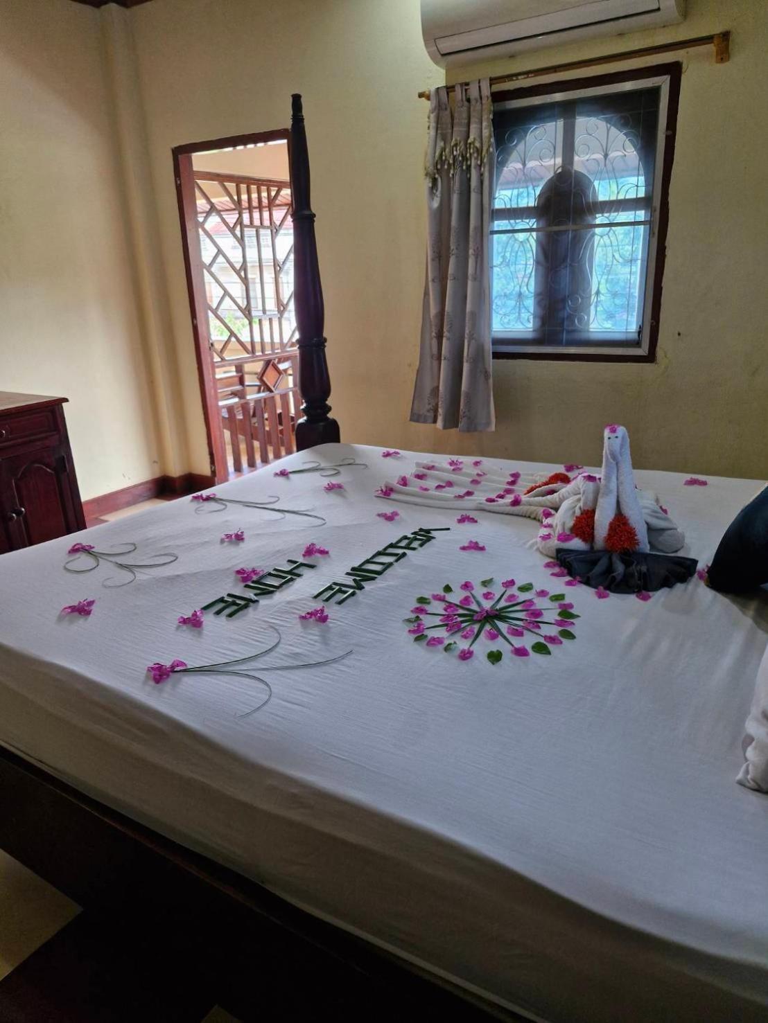Sakura Wood House Hotel Luang Prabang Bagian luar foto