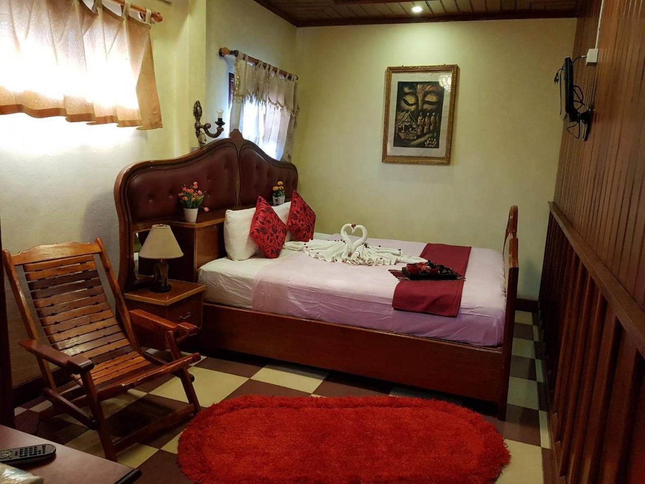Sakura Wood House Hotel Luang Prabang Bagian luar foto